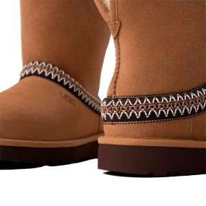 UGG Classic Short Crescent - Chestnut