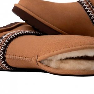 UGG Classic Short Crescent - Chestnut